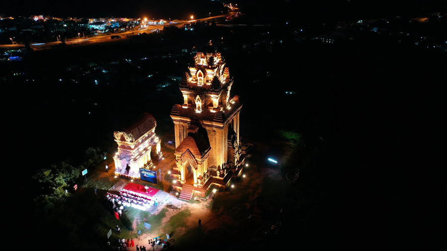 Banh It Towers Lighting